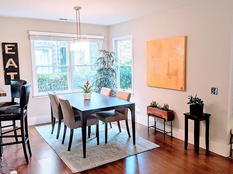 552 Centre Ct — Photo 6