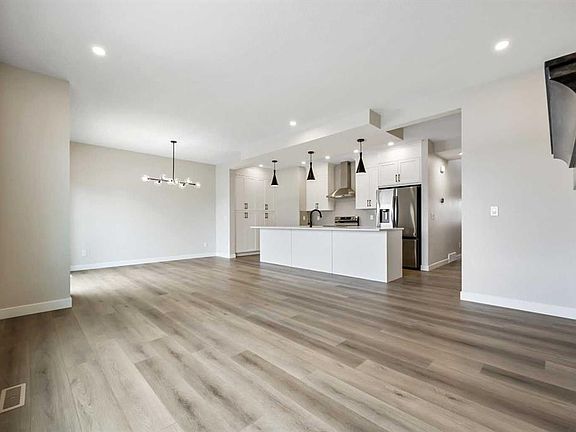 5th image of 825 N Baywater Pl SW