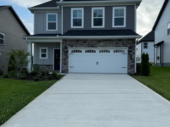 104 Thomas Pointe Ln, Maryville, TN 37803