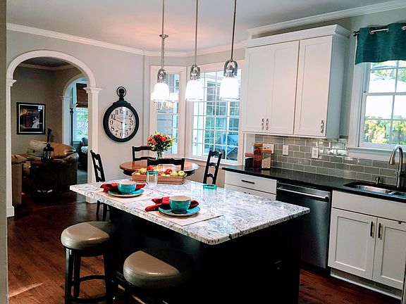 Kitchen with breakfast nook 
