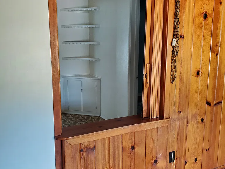 Den's sliding divider