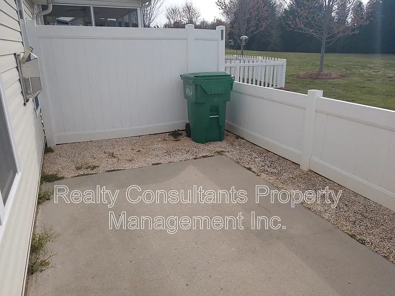 2152 Rosemont Dr — Photo 4