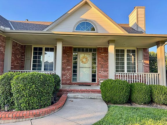 2nd image of 204 Sienna Dr