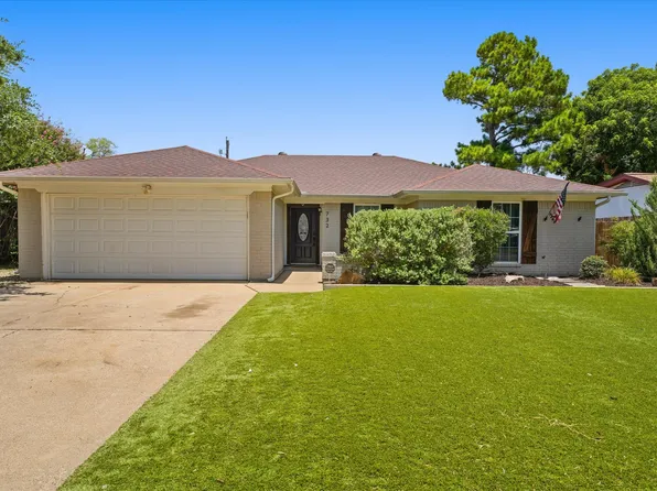 732 NW Douglas St, Burleson, TX 76028