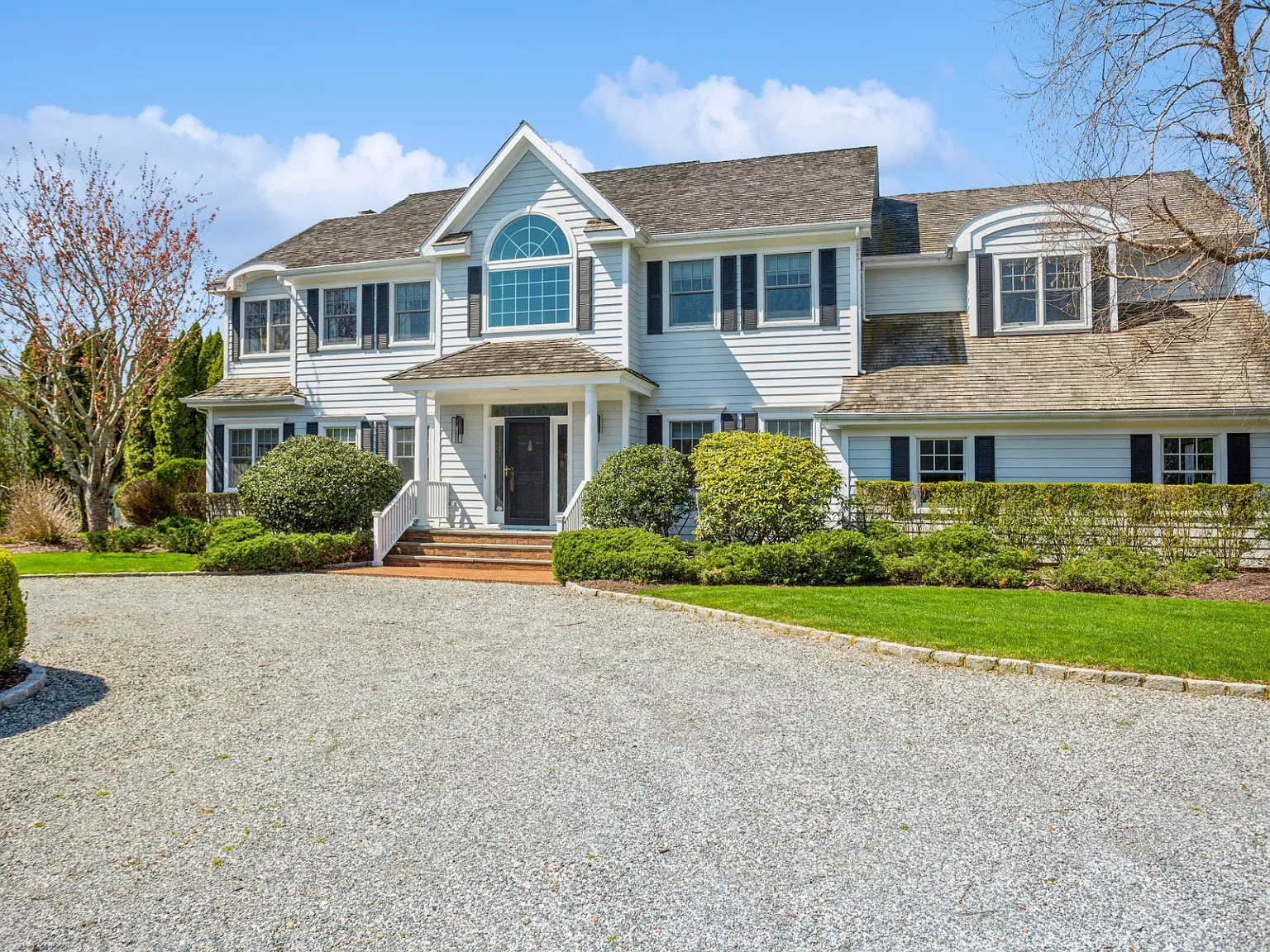 Private and Easy Southampton Rental — Photo 1