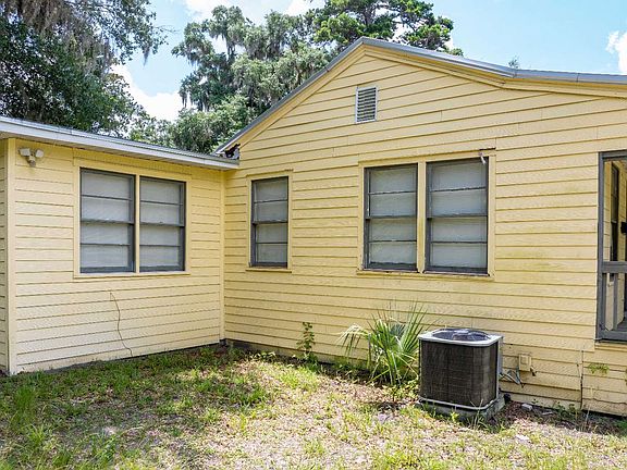 4th image of 656 NE Lake Dr