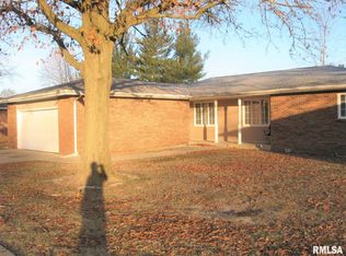 11 Sundowner Ln, Springfield, IL 62711