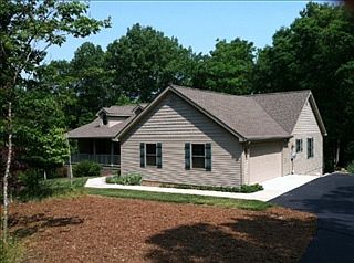 1st image of 811 Forest Dr