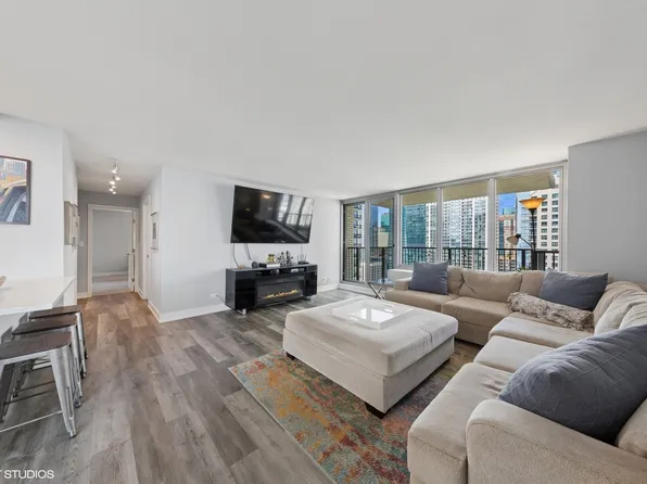 400 E Randolph St APT 2410, Chicago, IL 60601