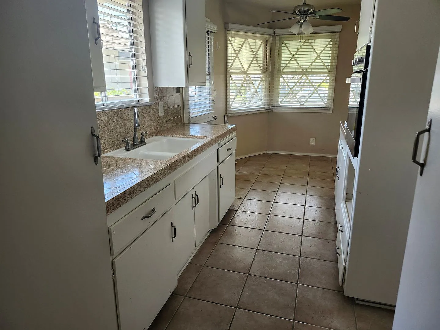 Cristine Manor 2 Apartments — Photo 4