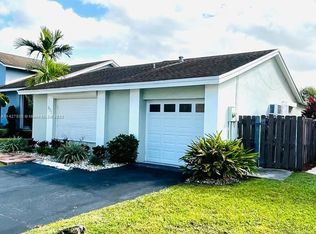 927 NW 106th Ln, Miami, FL 33172
