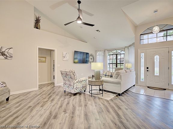 2nd image of 5055 Strafford Oaks Dr