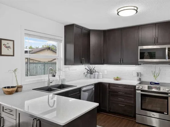 6324 S Bowmont Cres NW, Calgary, AB T3B 2H4
