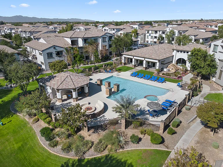 Bella Mirage — Photo 26