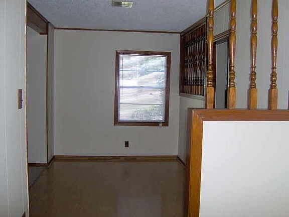 4th image of 400 S Poplar St