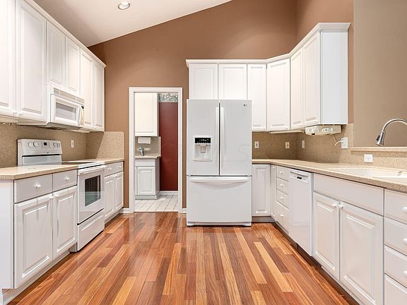 2nd image of 2526 Vililly Cir E