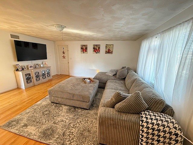 1st image of 42 Aurelia Sylvia Dr #1