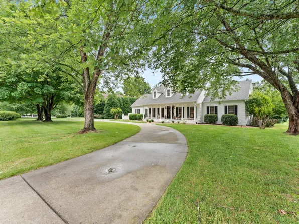 106 Fairways Blvd N, Tullahoma, TN 37388