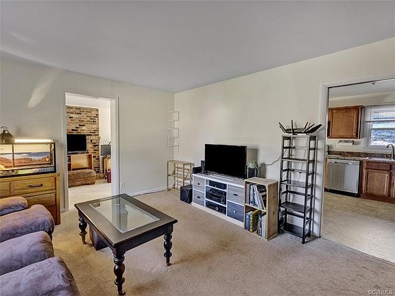 3rd image of 152 Stonehill Dr
