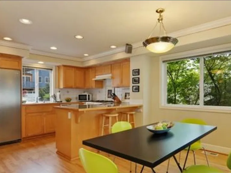 655 W Emerson St #C — Photo 8