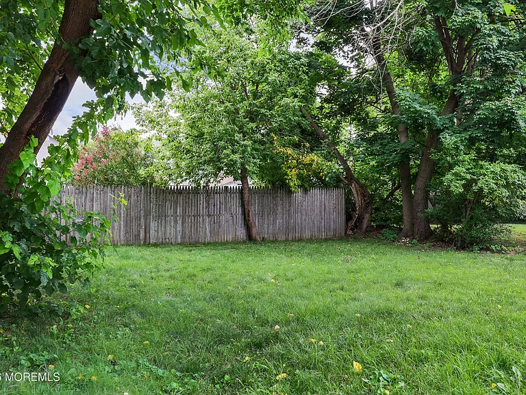 17 Clinton St — Photo 32