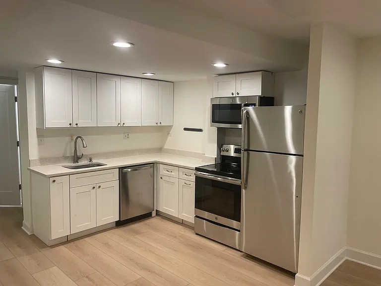 74 V St NW #B — Photo 3