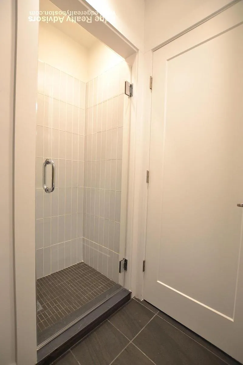 Common Bath - 60 Hooker St #3