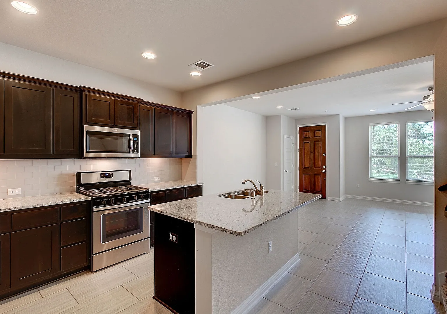 Incredible 3 Bed/2.5 Bath in North Austin! — Photo 3