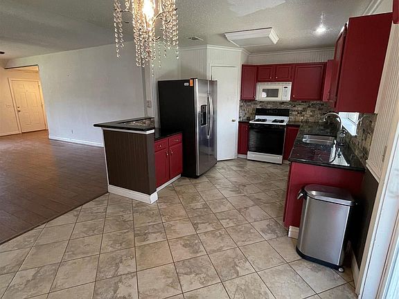 5th image of 2503 Parkview Dr
