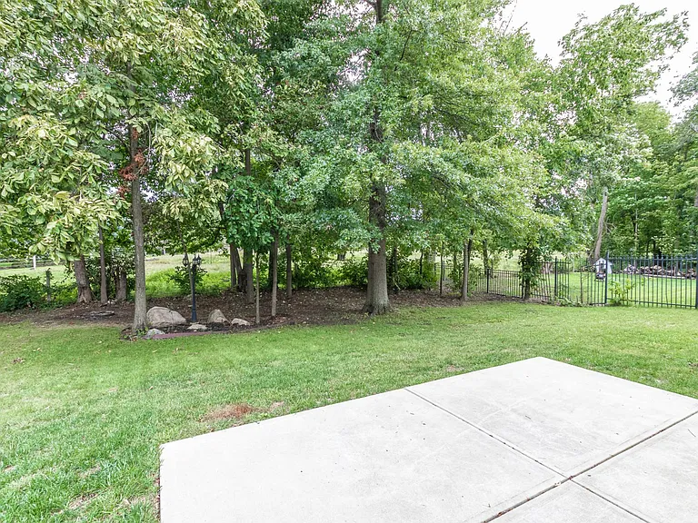 10686 Trailwood Dr — Photo 22
