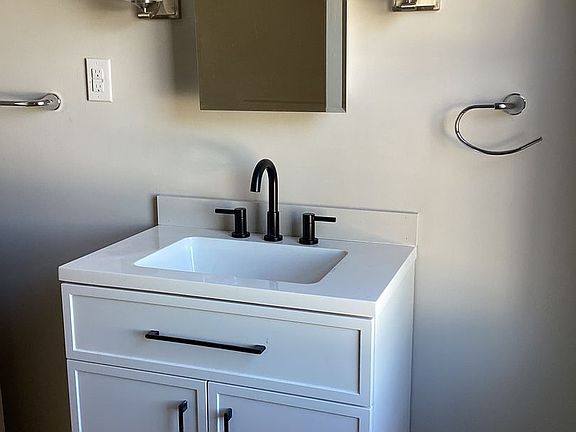 5th image of 202 Main St #0