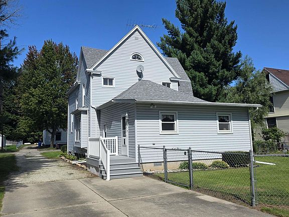 4th image of 218 Oak St