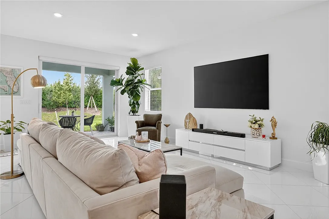 3 bed, 2184 sqft, $3,800 — Photo 4