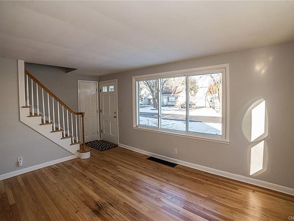 5th image of 313 Willard St