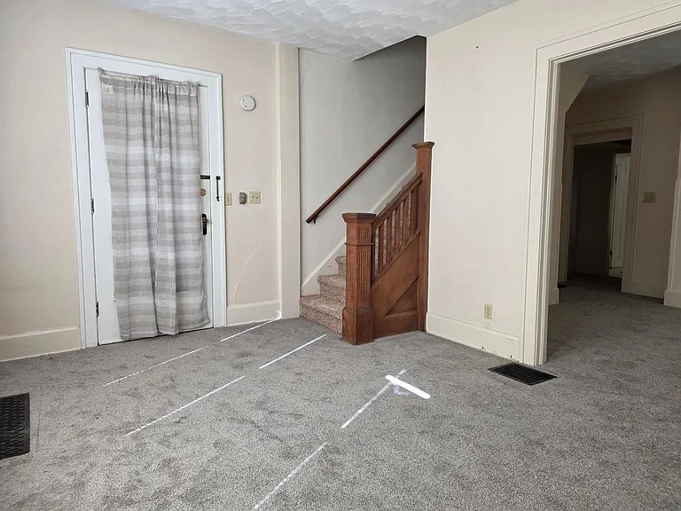 200 E Walnut St — Photo 6