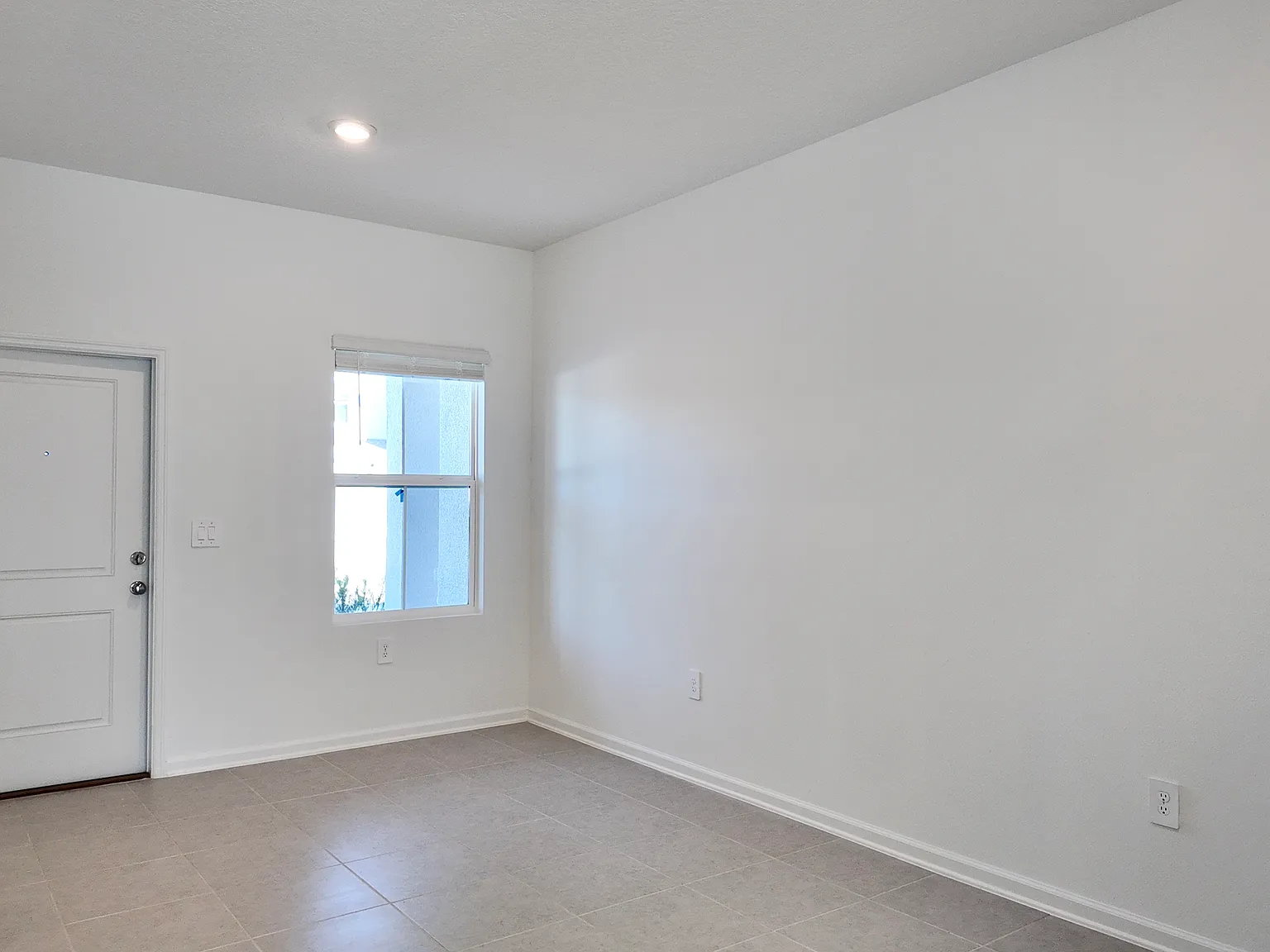 3 bed, 2.5 bath, 1834 sqft, $1,900 — Photo 3