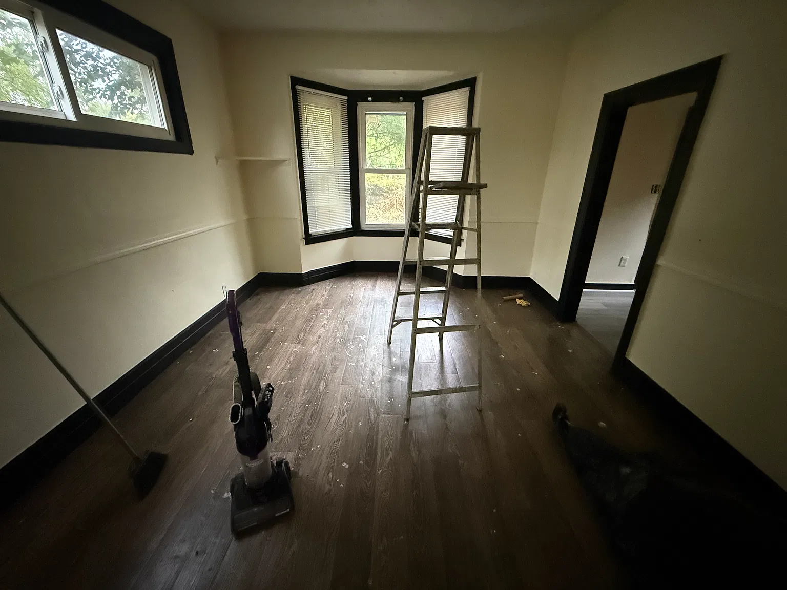 Very Large Colonial, Freshly Refinished — Photo 3