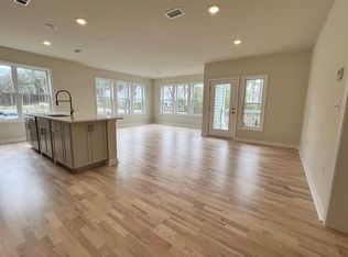 4 Winslow Ln #201, North Grafton, MA 01536