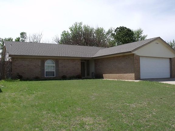 2nd image of 1200 Oakwood Dr