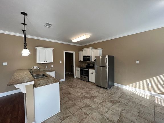 3rd image of 32491 Cynthia Dr