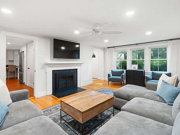 5th image of 14 Fuller Brook Ave