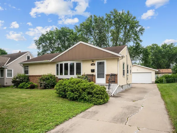 1306 Ryan Ave W, Roseville, MN 55113