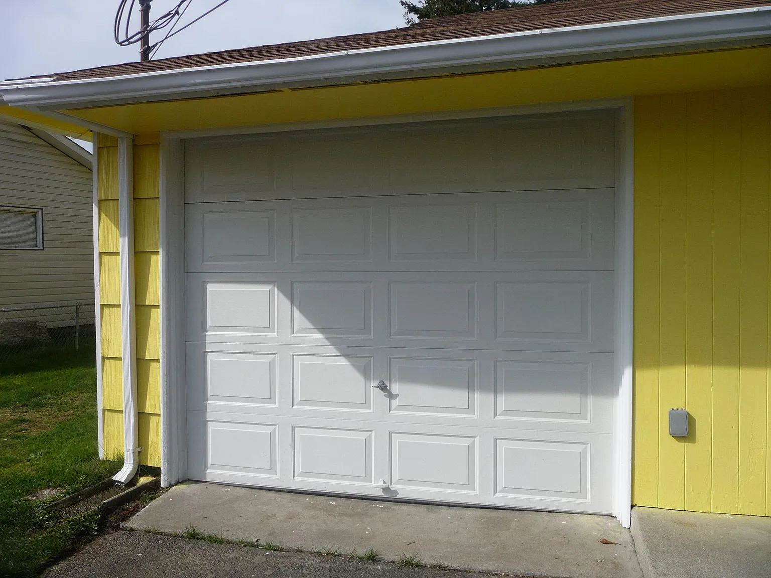 3 bed, 1.5 bath, 1061 sqft, $2,000 — Photo 4