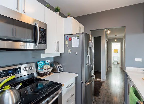 2nd image of 300 Roslyn Rd #12C