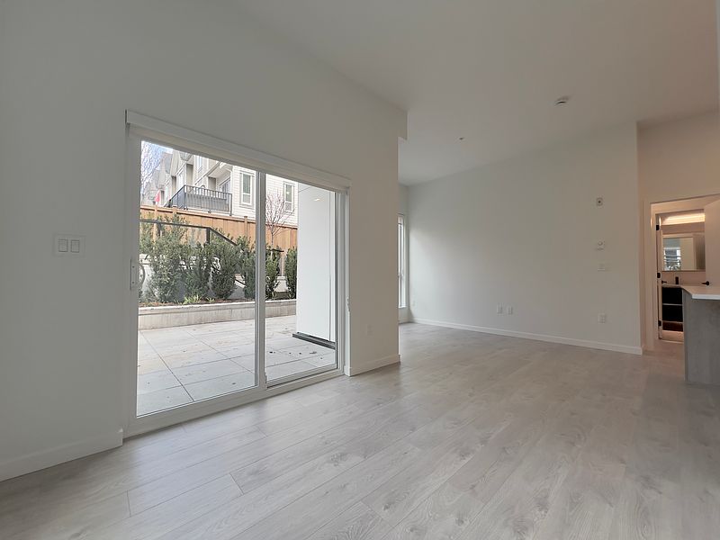 Surrey Apartment for rent - 2 Bedrooms — photo 5