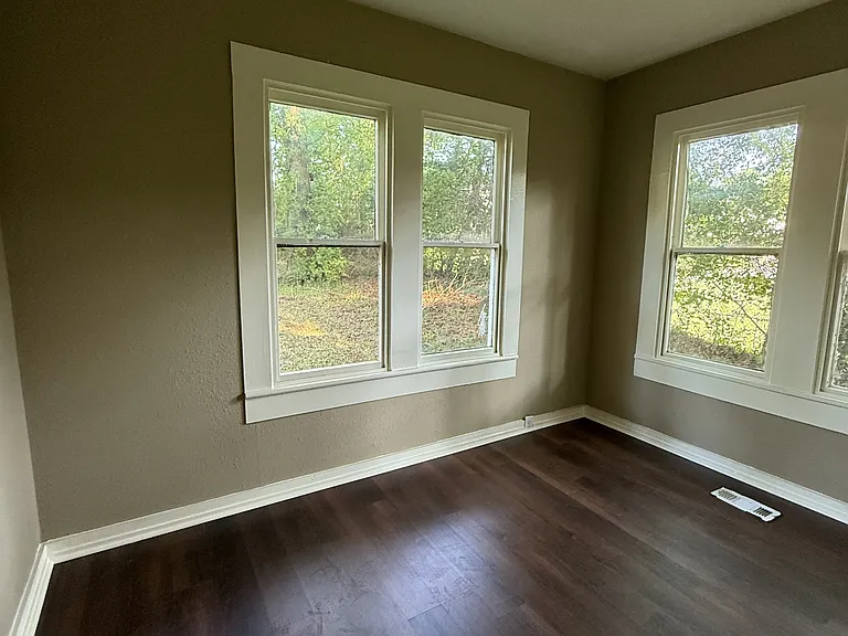 109 Oak Ave — Photo 7