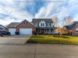 4029 Ridgeview Ln, Hurricane, WV 25526