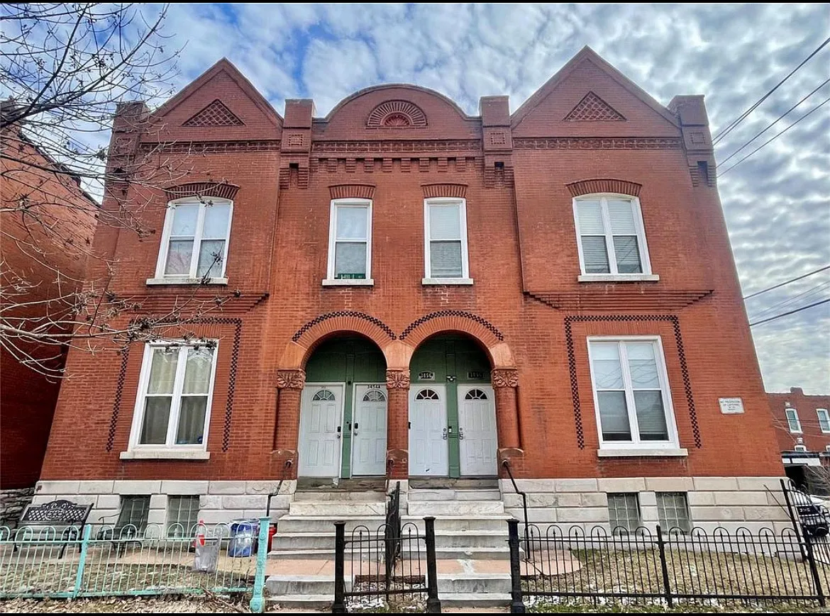 3 bed, 1200 sqft, $1,300 — Photo 1