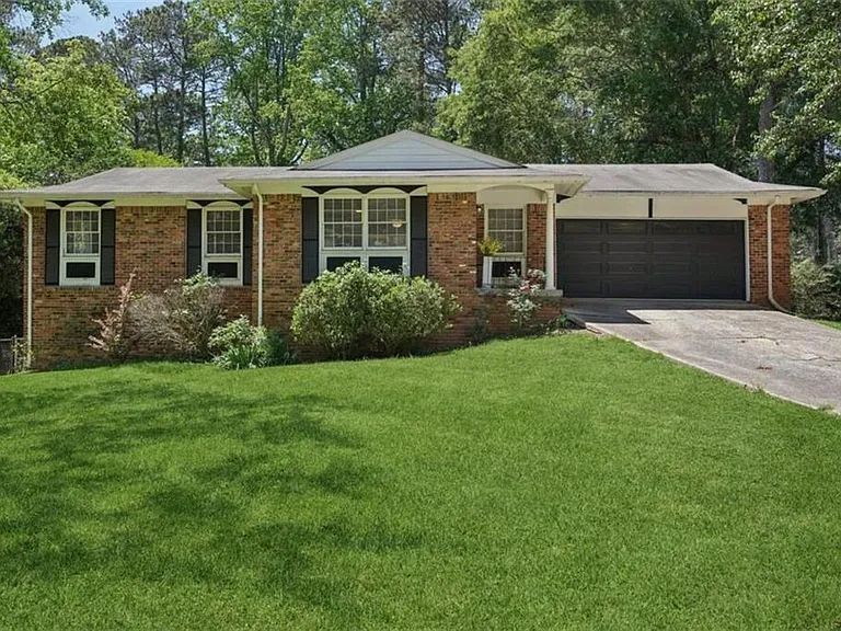 119 Kelso Dr SW — Photo 1