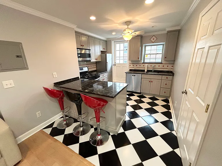 113 Catharine St #3 — Photo 1